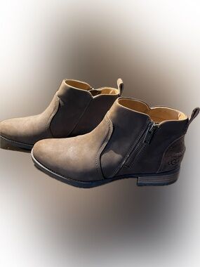 UGG women’s Dark Brown Chukka Zip Ankle Boots